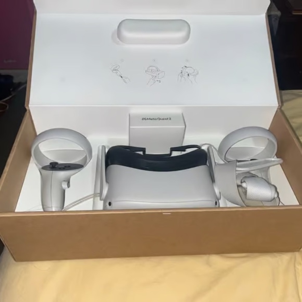 Quest 2 VR Headset with Controllers - White